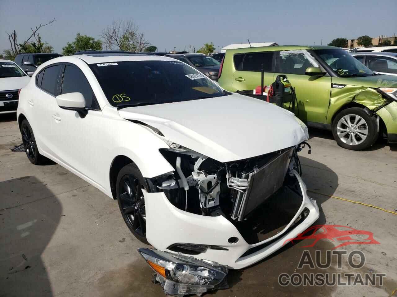 MAZDA 3 2018 - 3MZBN1L37JM215229