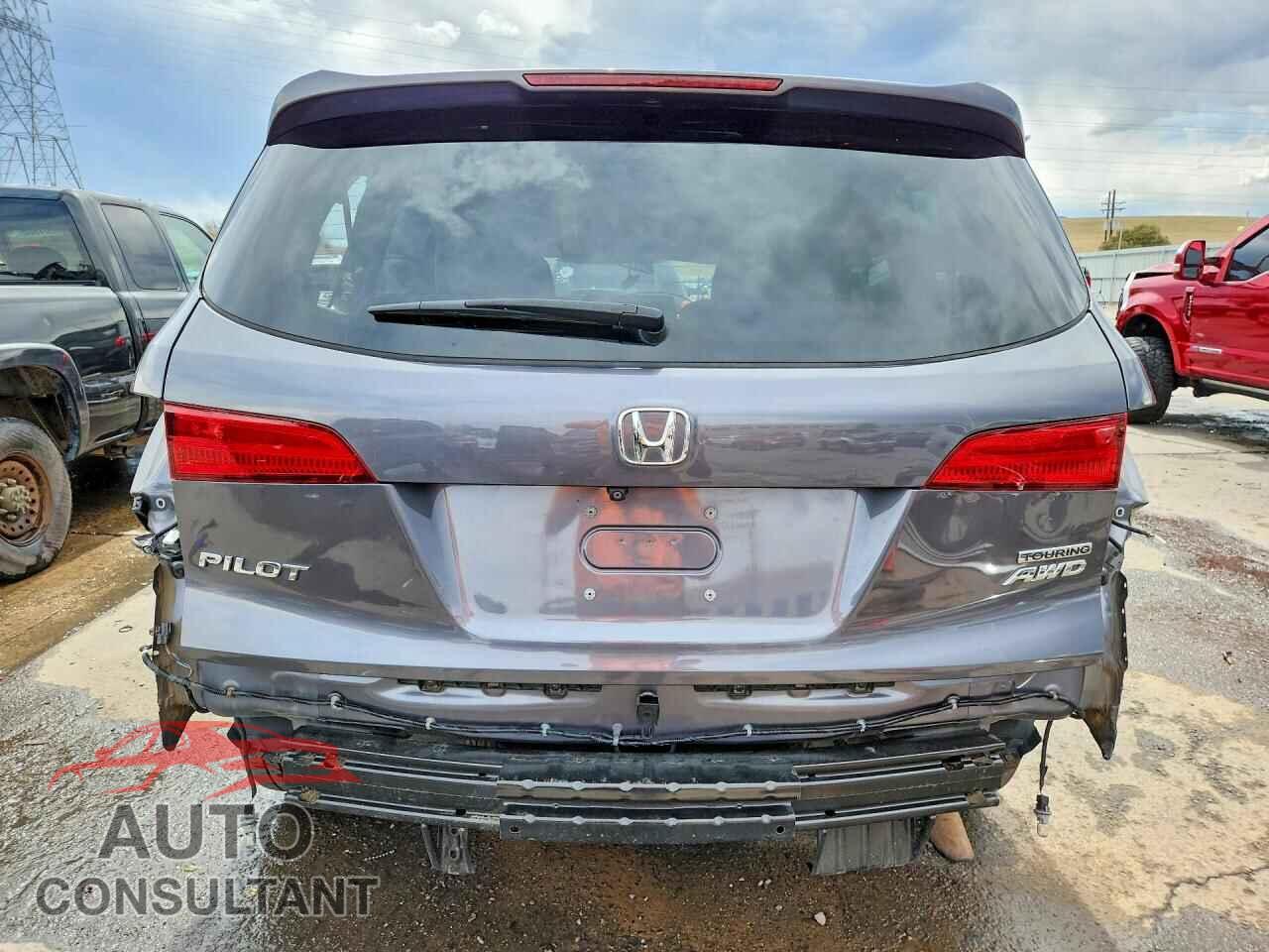 HONDA PILOT 2018 - 5FNYF6H96JB048337