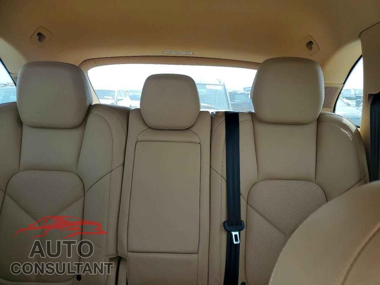 PORSCHE CAYENNE 2017 - WP1AB2A24HLA53142