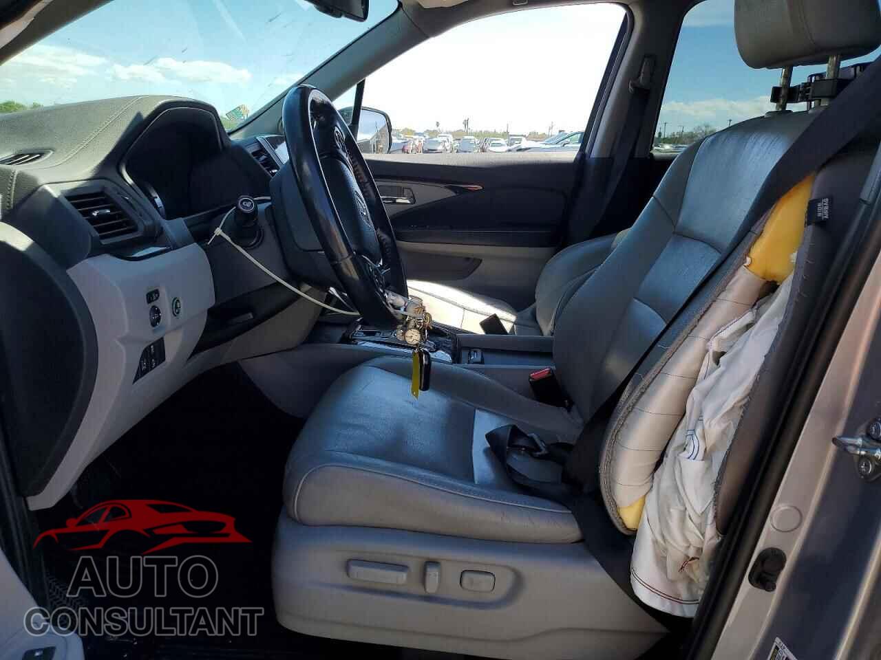 HONDA PILOT 2017 - 5FNYF6H99HB076692