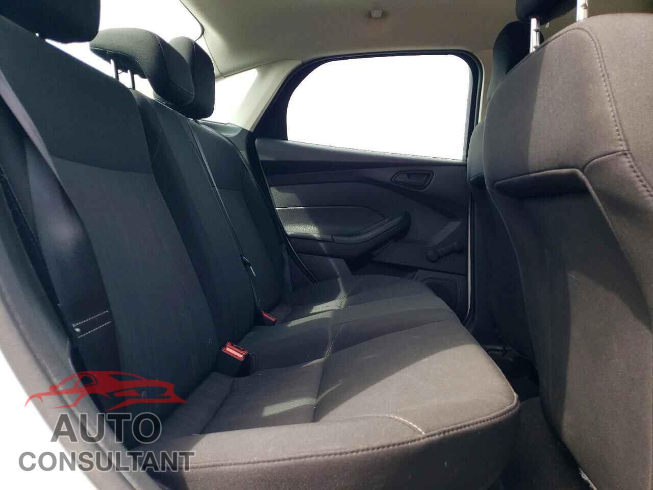 FORD FOCUS 2018 - 1FADP3E28JL244963
