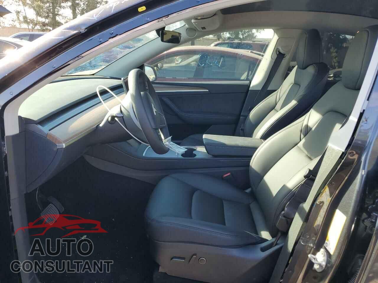 TESLA MODEL Y 2025 - 7SAYGDEE5SF242588
