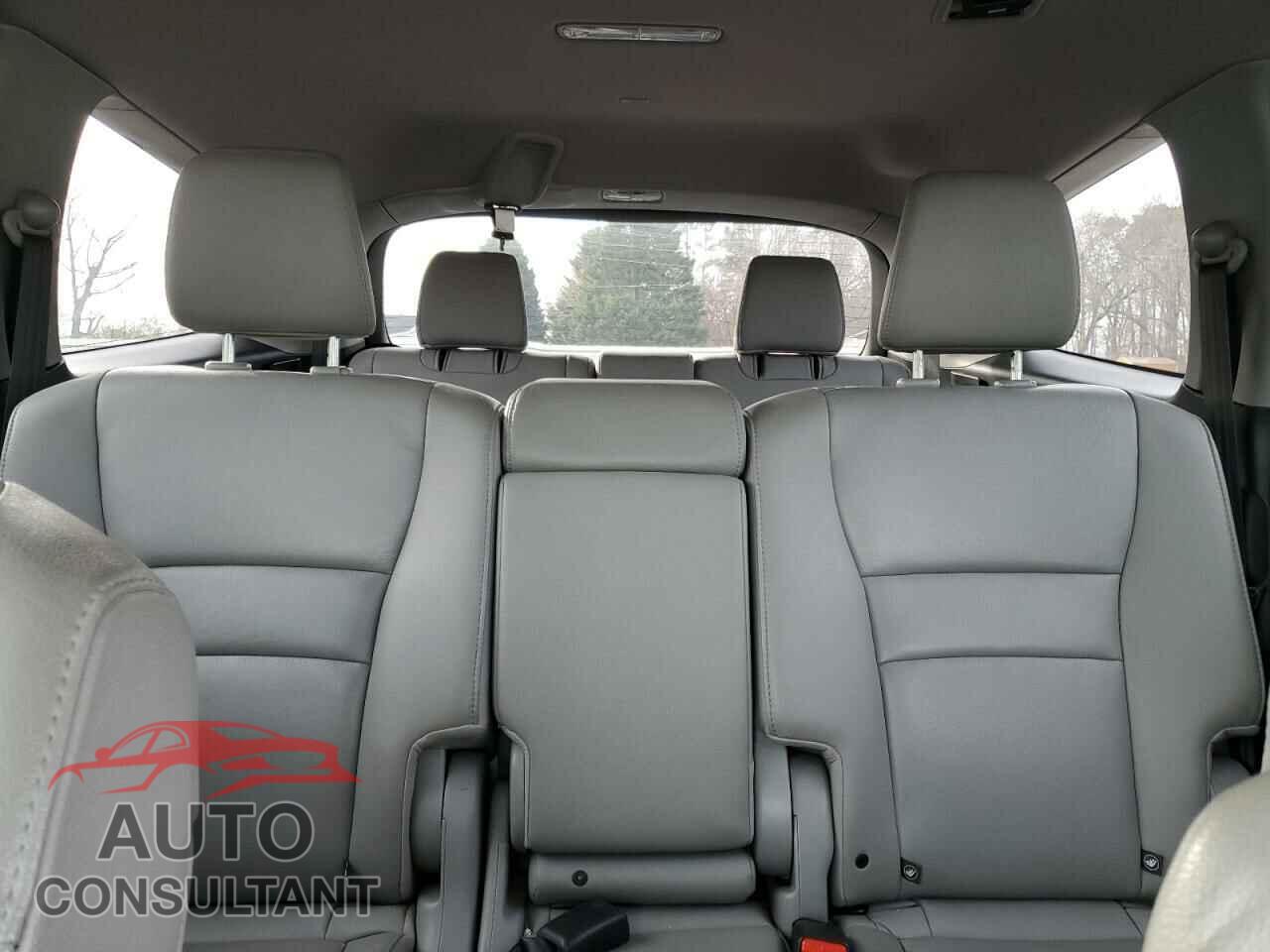 HONDA PILOT 2017 - 5FNYF6H52HB043692