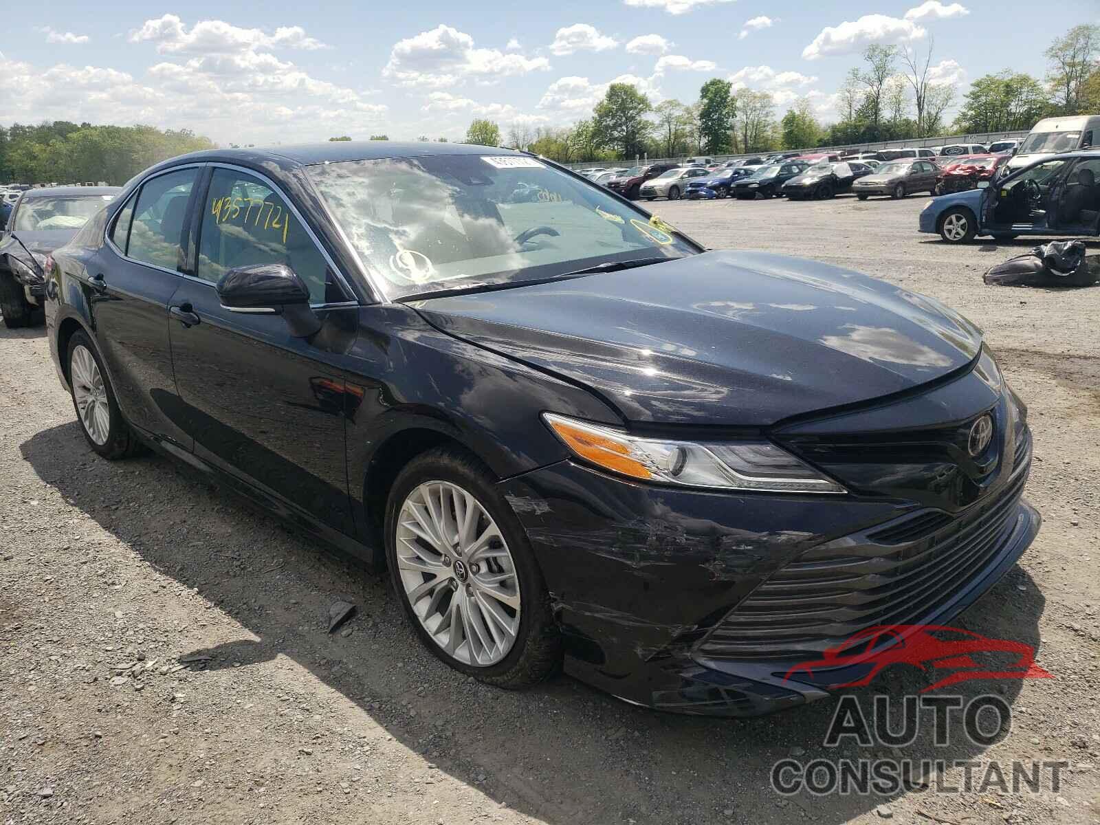 TOYOTA CAMRY 2018 - 4T1B11HK2JU026753