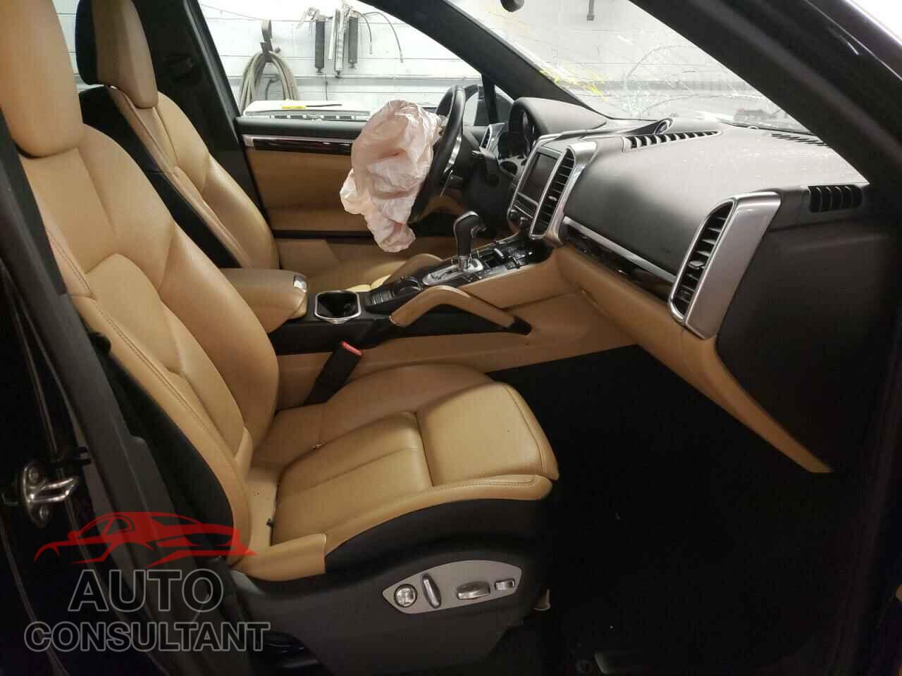 PORSCHE CAYENNE 2016 - WP1AA2A29GLA04598