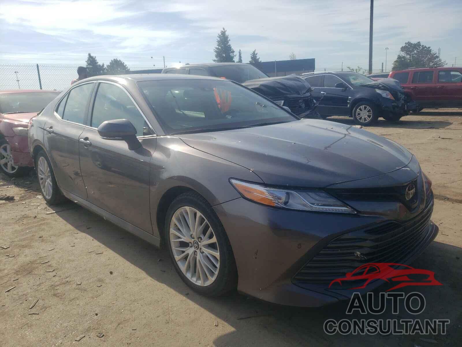 TOYOTA CAMRY 2018 - 4T1B11HK5JU029436