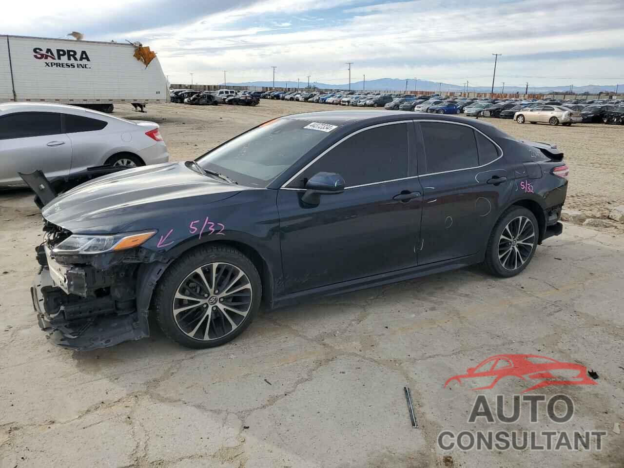 TOYOTA CAMRY 2018 - 4T1B11HK1JU611436