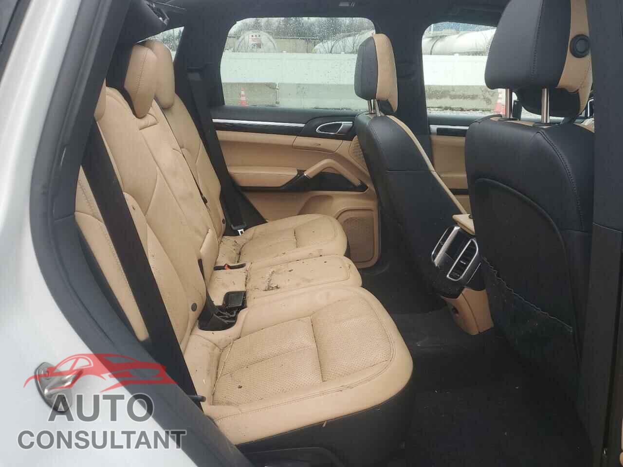 PORSCHE CAYENNE 2016 - WP1AA2A26GLA02243