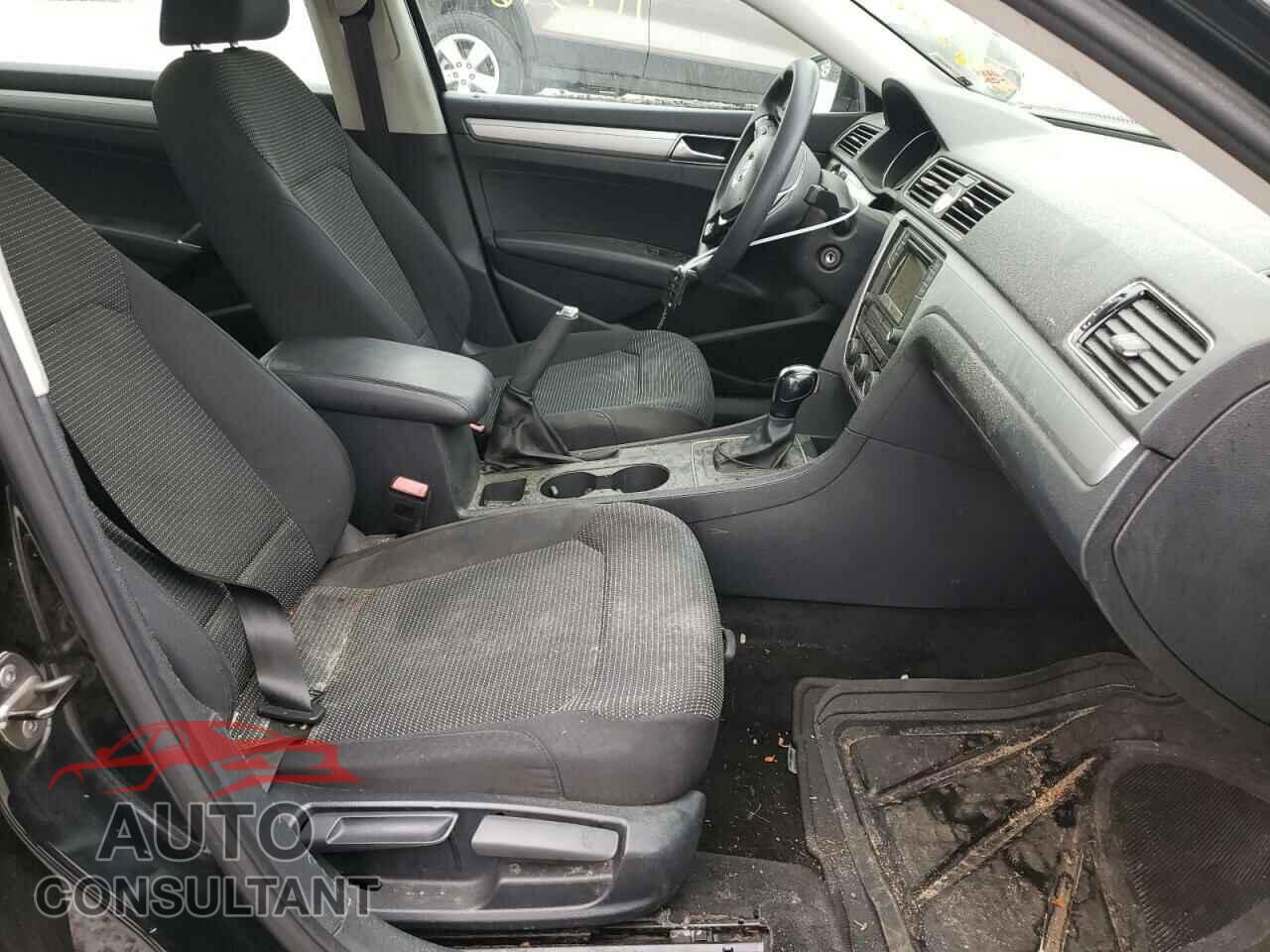 VOLKSWAGEN PASSAT 2016 - 1VWAT7A36GC057015