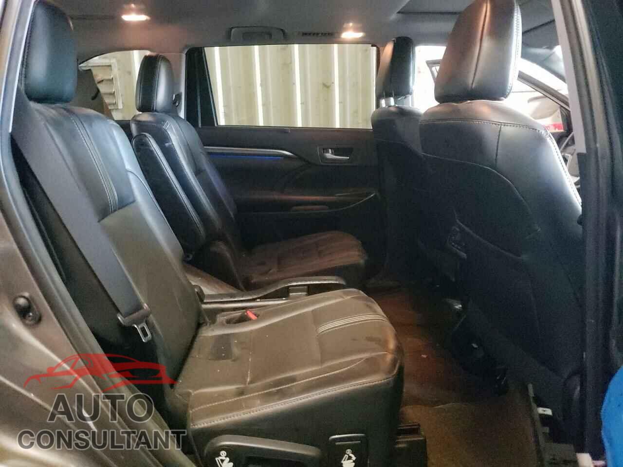 TOYOTA HIGHLANDER 2017 - 5TDKZRFH3HS509072