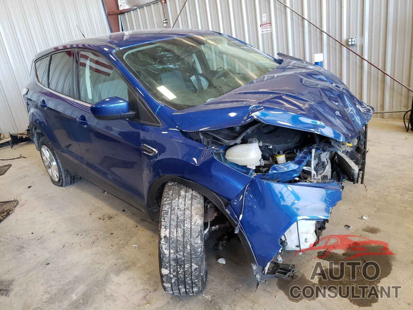 FORD ESCAPE 2017 - 1FMCU0GD8HUD25456