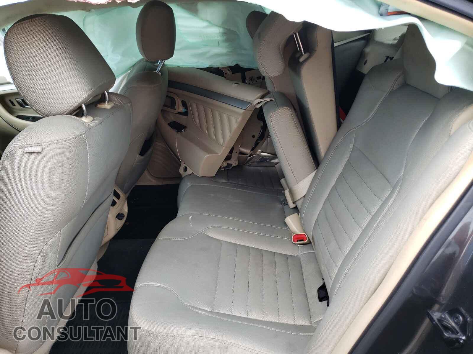 FORD TAURUS 2017 - 1FAHP2D84HG109547