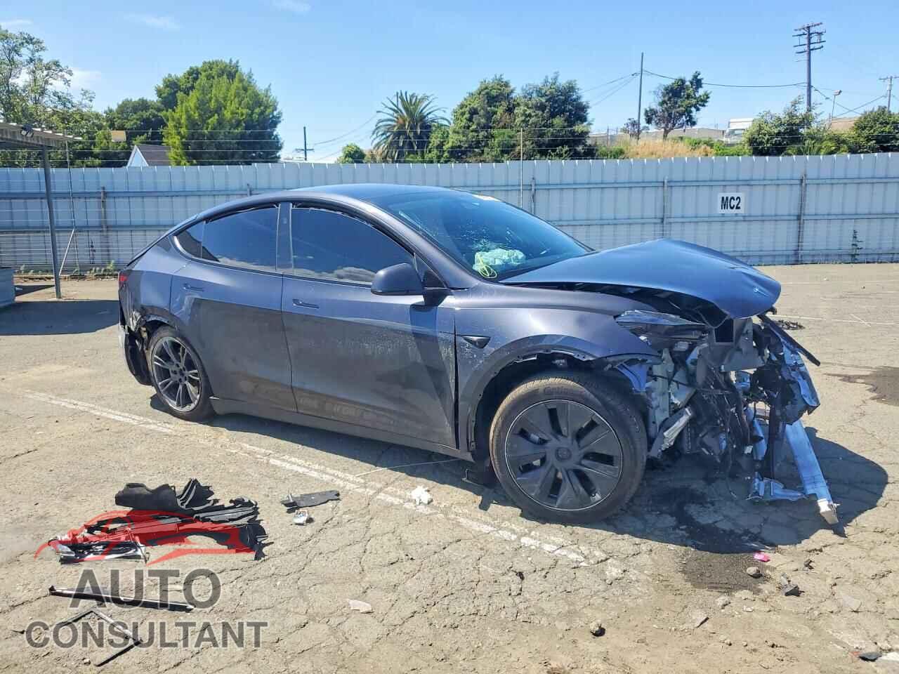 TESLA MODEL Y 2025 - 7SAYGAEE8SF282064