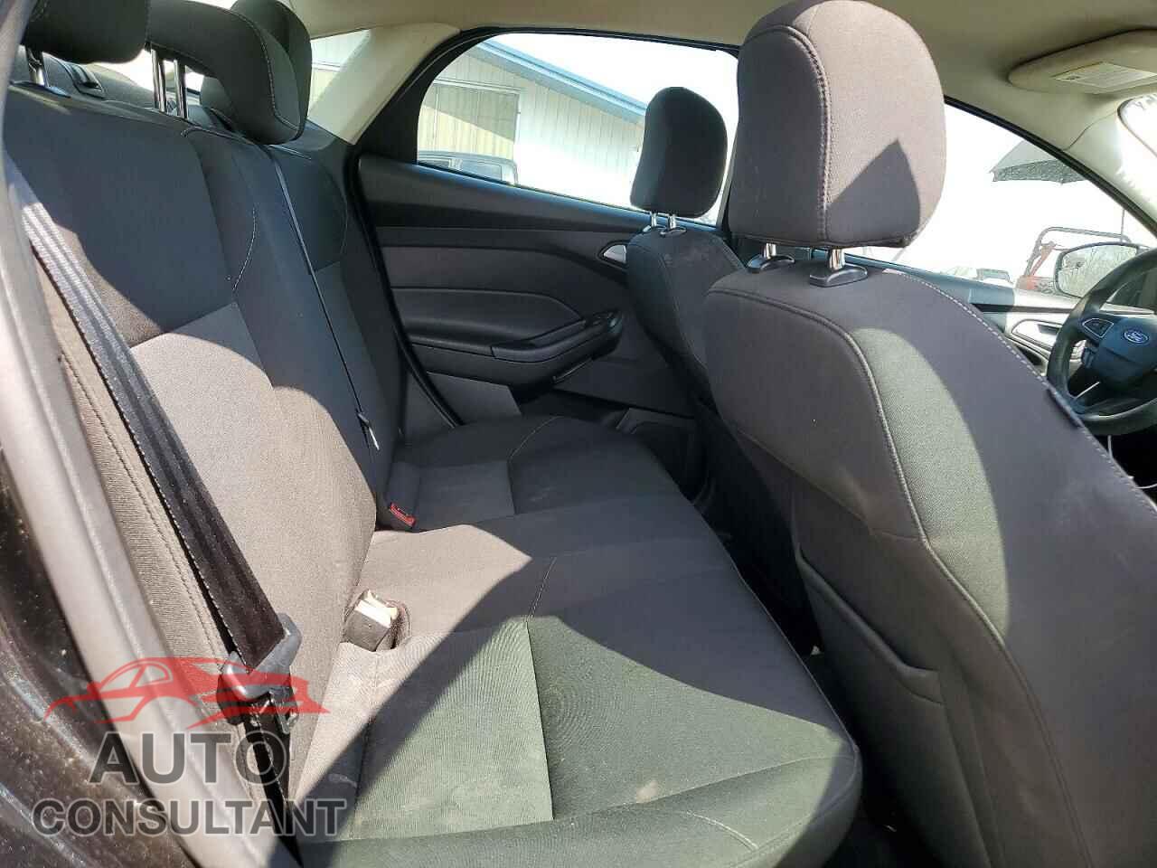 FORD FOCUS 2015 - 1FADP3F21FL213723