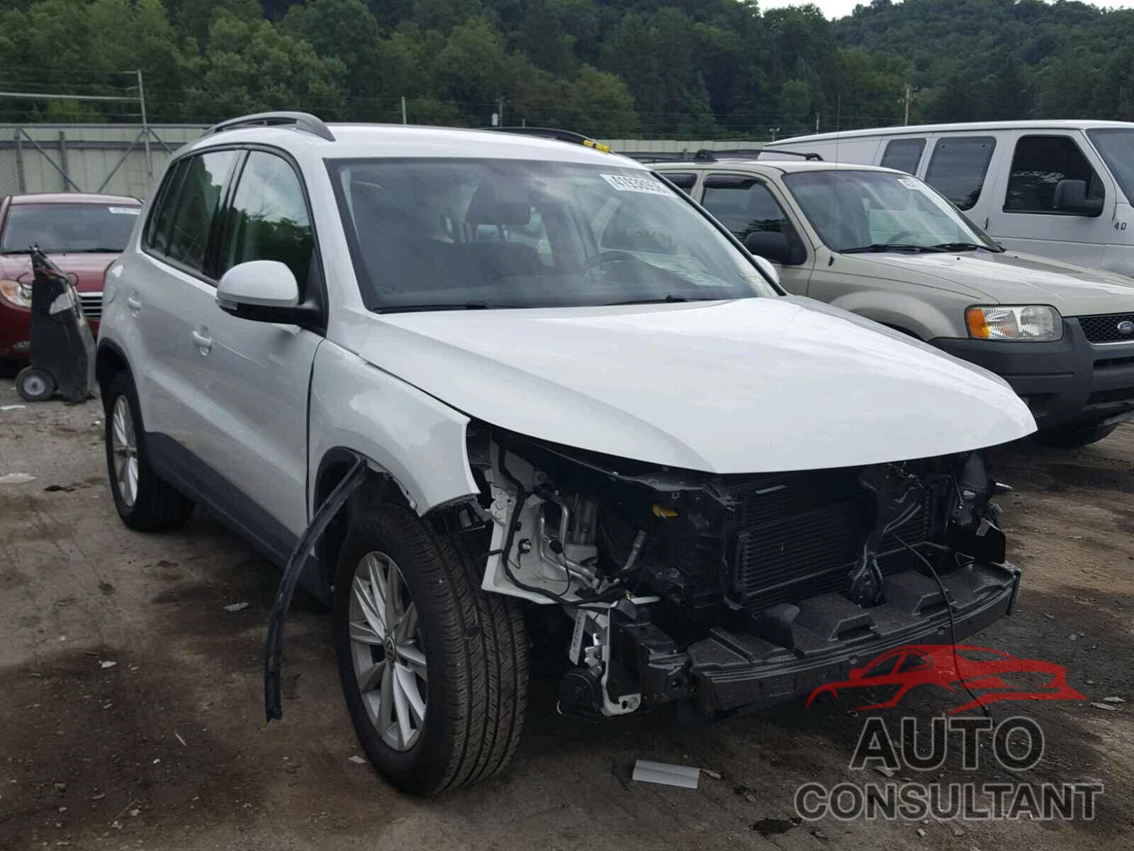 VOLKSWAGEN TIGUAN LIMITED 2018 - WVGBV7AX9JK004421