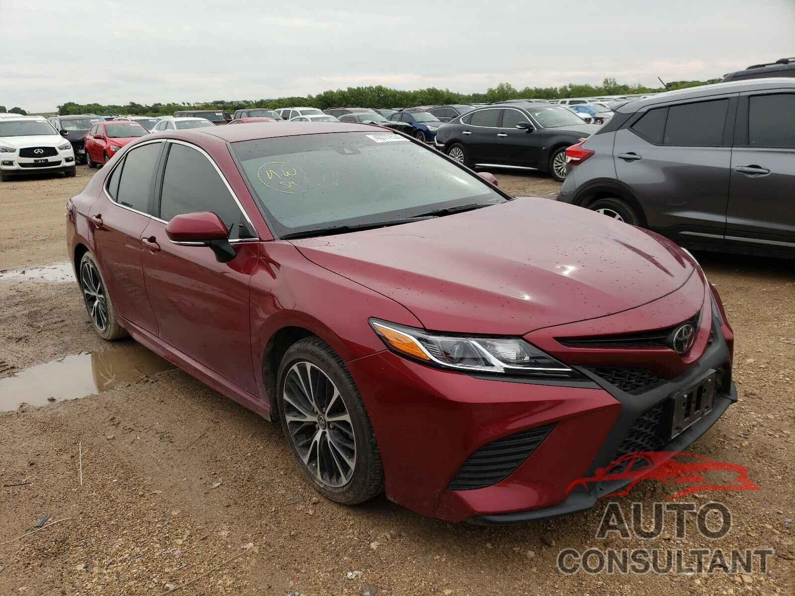 TOYOTA CAMRY 2018 - 4T1B11HK3JU555192