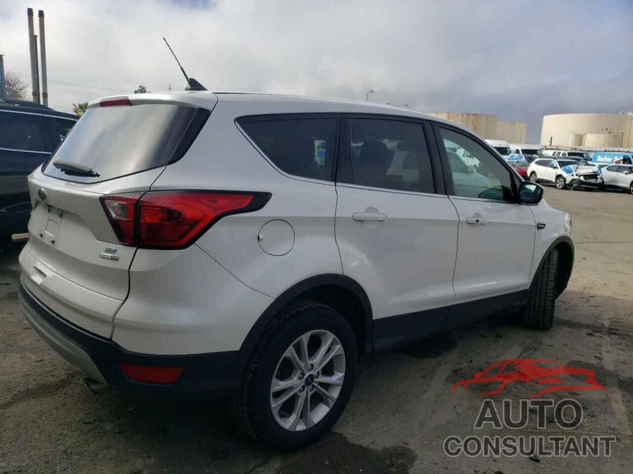 FORD ESCAPE 2019 - 1FMCU9GD0KUB92140