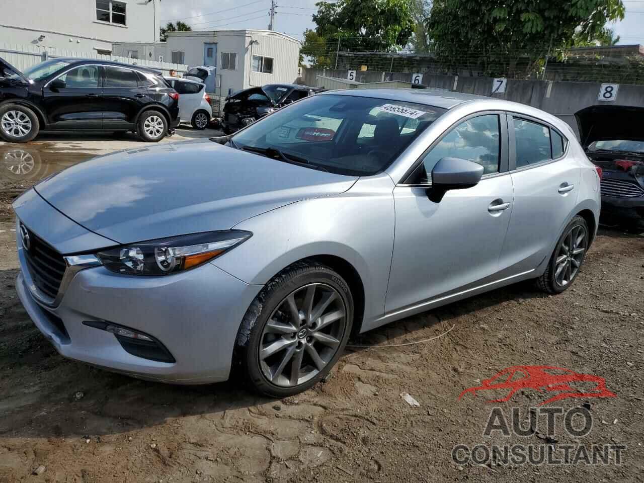 MAZDA 3 2018 - 3MZBN1L38JM180684