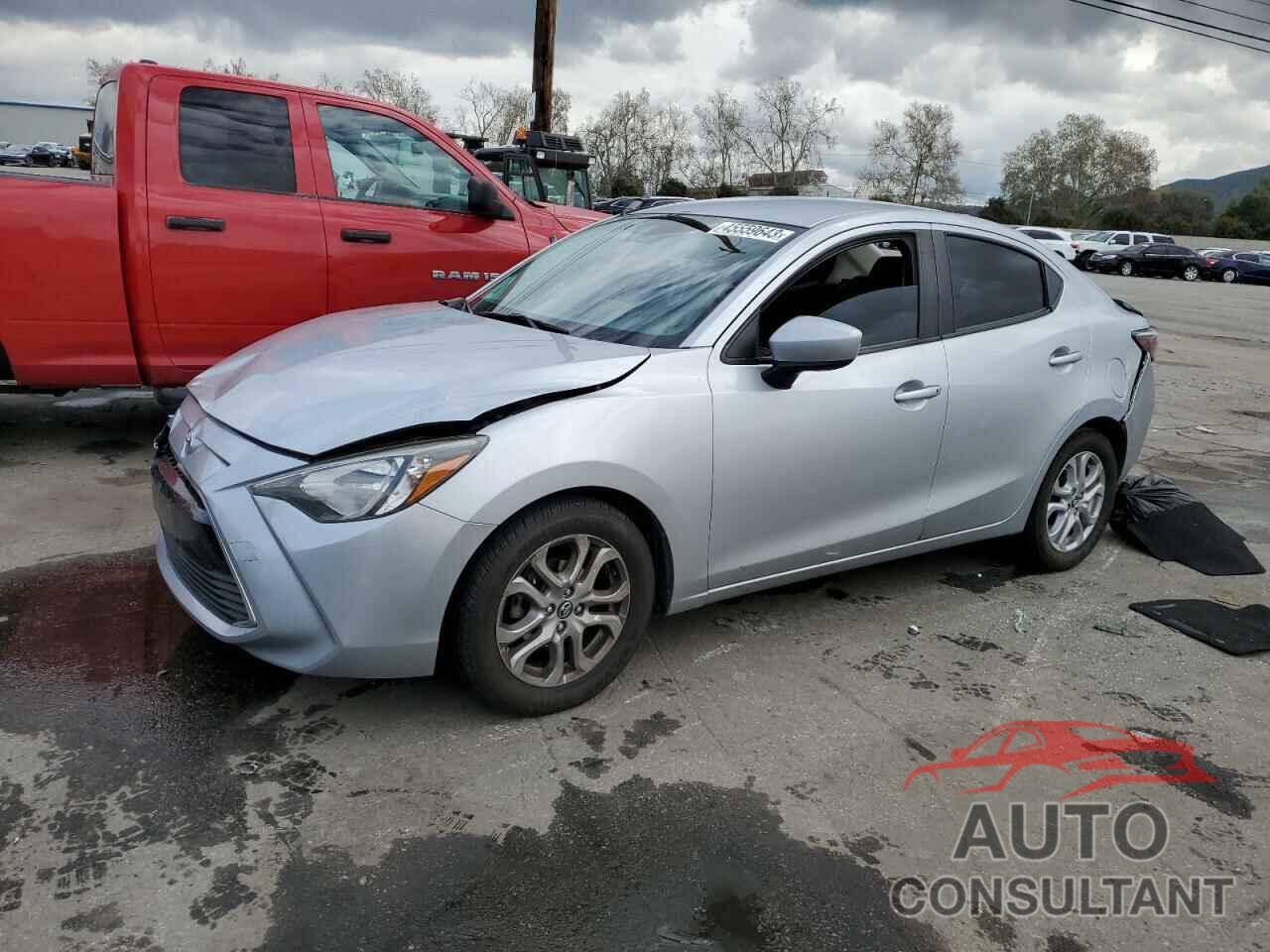 TOYOTA YARIS 2018 - 3MYDLBYV0JY323512