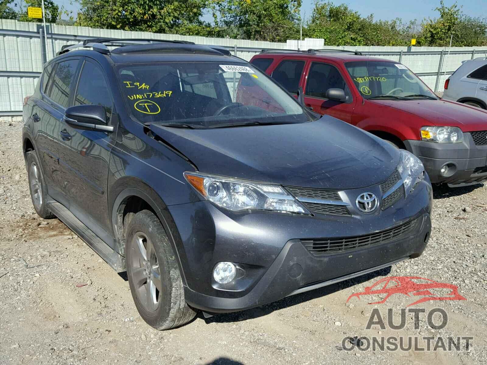 TOYOTA RAV4 XLE 2015 - JTMRFREV8FD173619