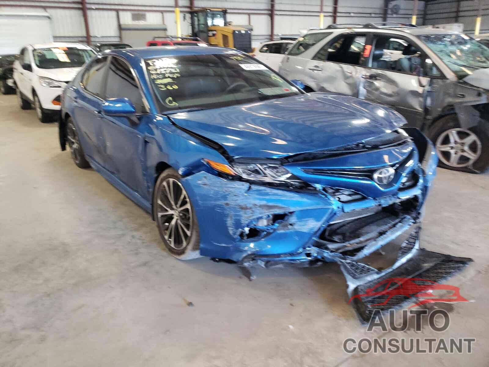 TOYOTA CAMRY 2018 - 4T1B11HK0JU051666