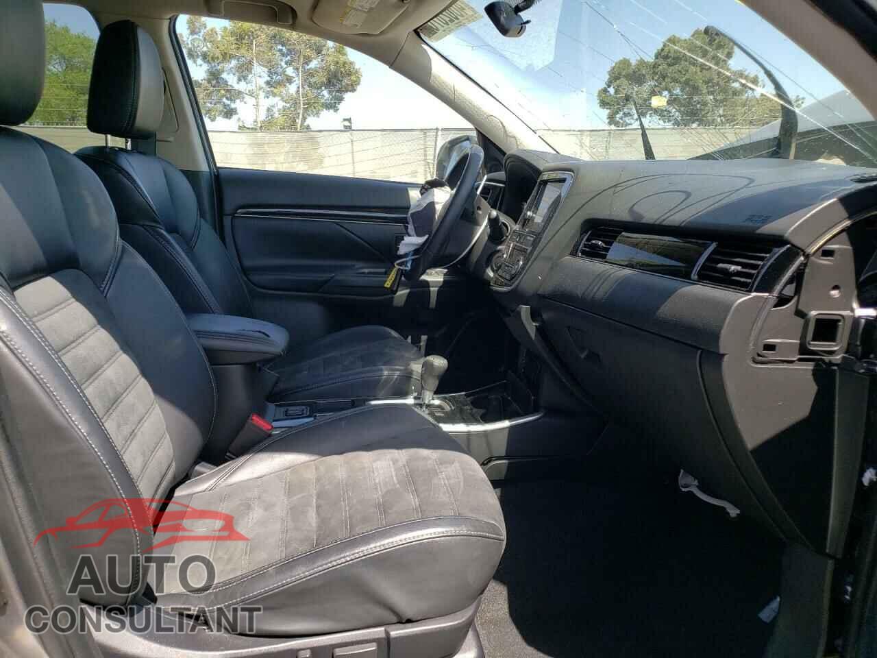 MITSUBISHI OUTLANDER 2019 - JA4AD3A37KZ042385