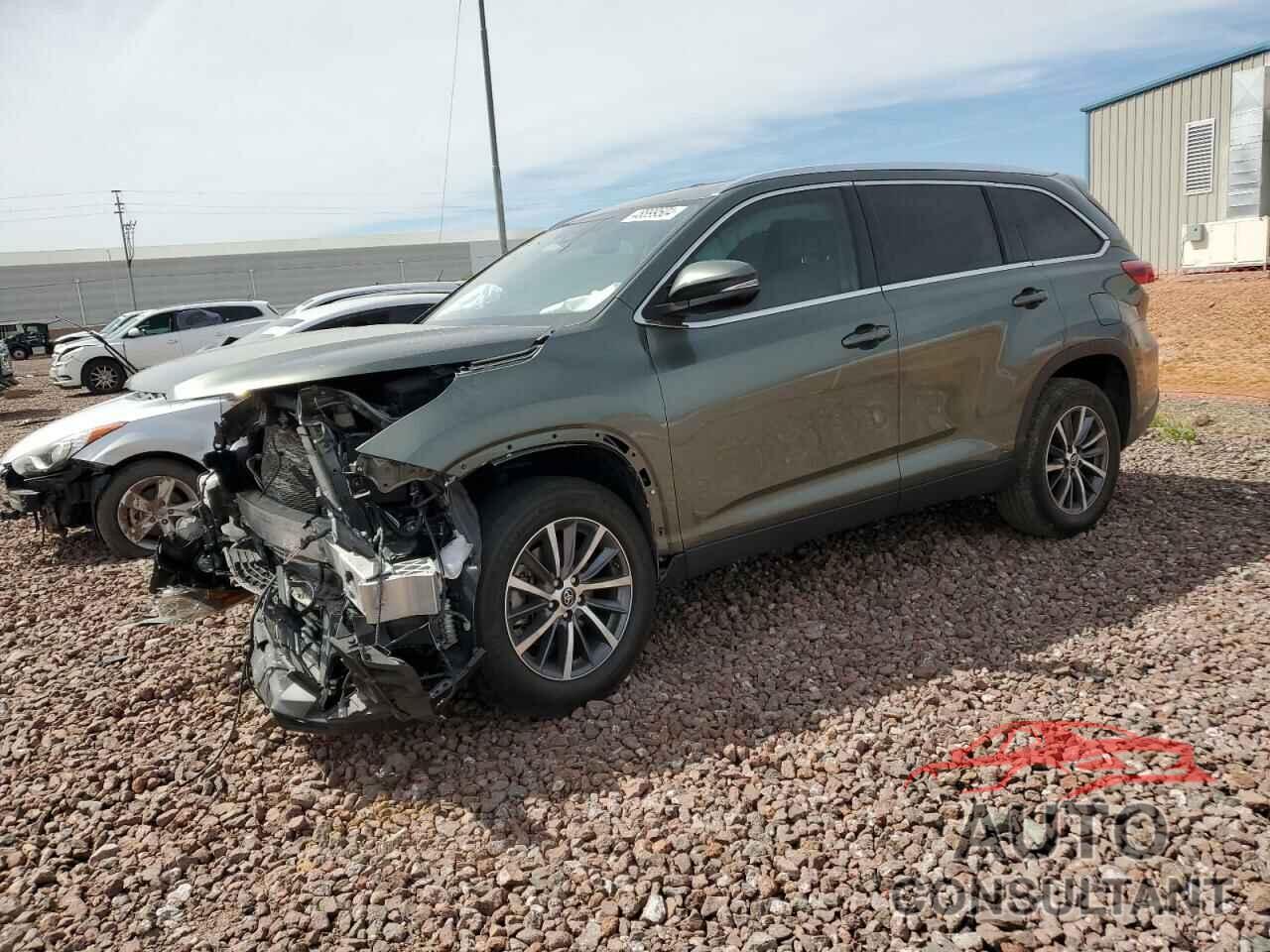 TOYOTA HIGHLANDER 2019 - 5TDKZRFH9KS325021