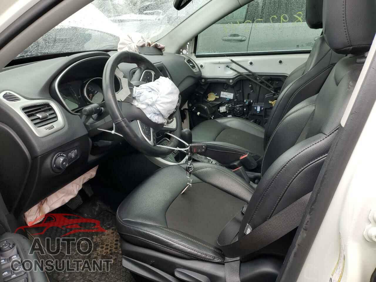 JEEP COMPASS 2020 - 3C4NJDBB8LT222656