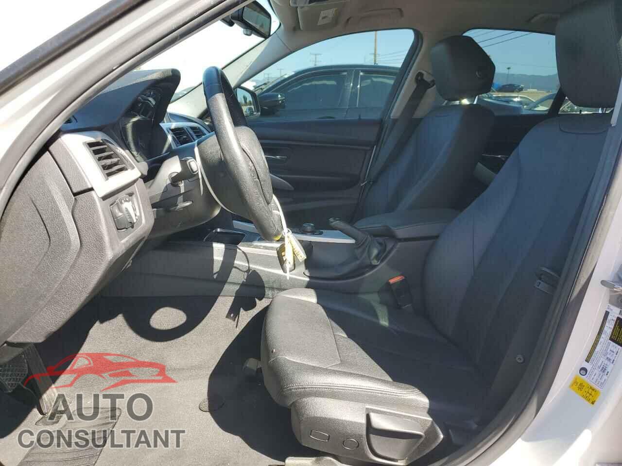 BMW 3 SERIES 2016 - WBA8E1G53GNU10636