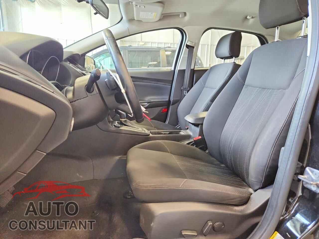 FORD FOCUS 2015 - 1FADP3F28FL247979