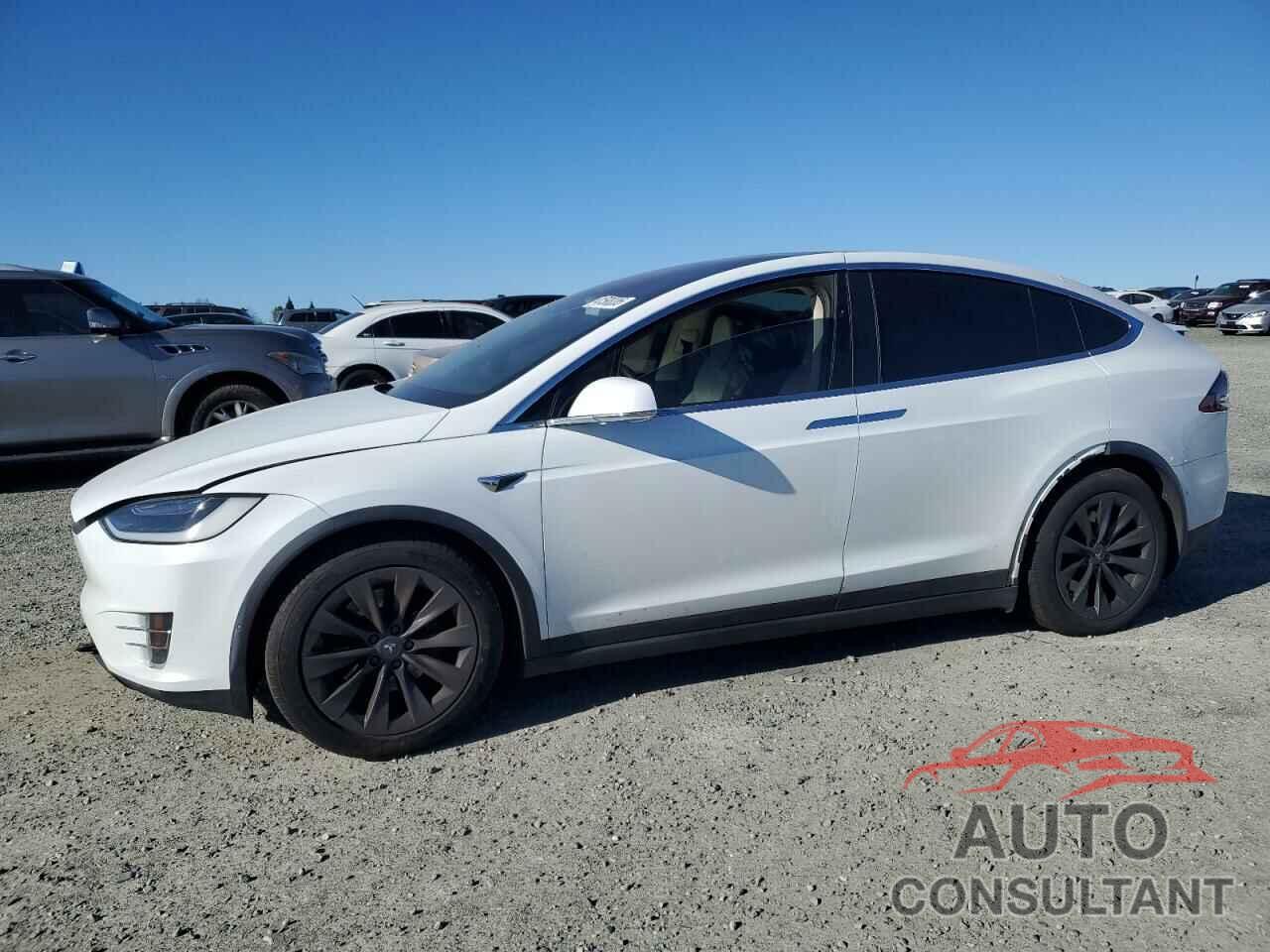 TESLA MODEL X 2018 - 5YJXCAE27JF112903