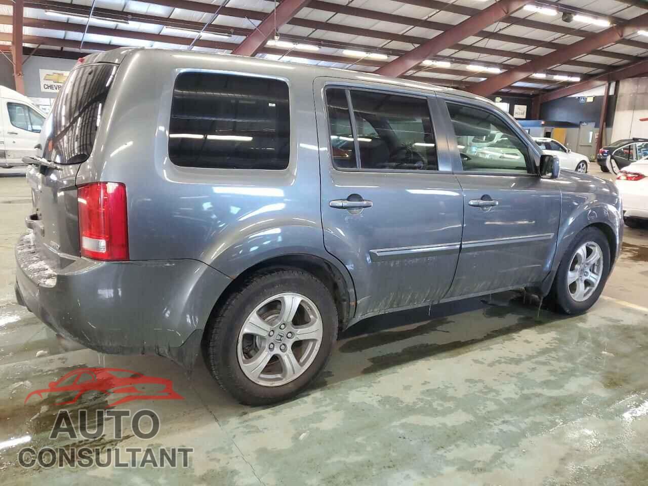 HONDA PILOT 2013 - 5FNYF4H52DB005586