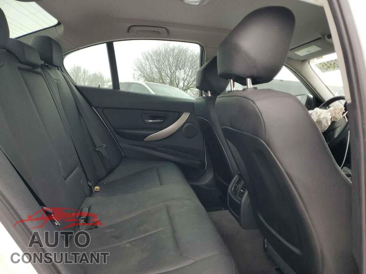 BMW 3 SERIES 2014 - WBA3C3G51ENS72412