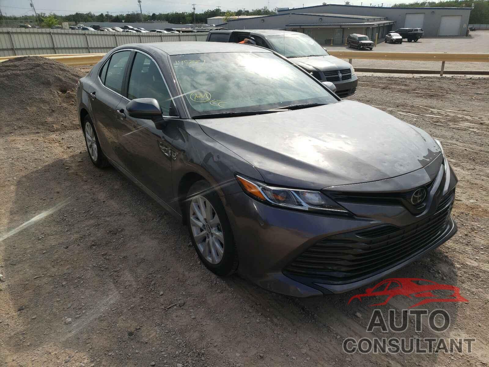 TOYOTA CAMRY 2018 - 4T1B11HK5JU145221