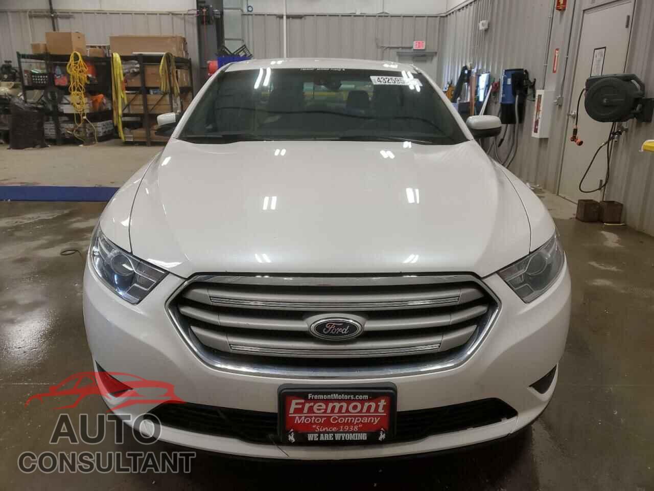 FORD TAURUS 2015 - 1FAHP2E80FG181955