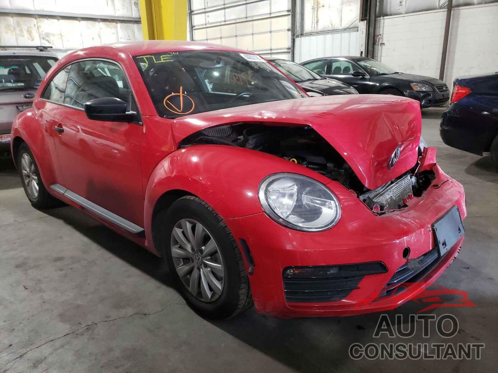 VOLKSWAGEN BEETLE 2018 - 3VWFD7AT4JM721465