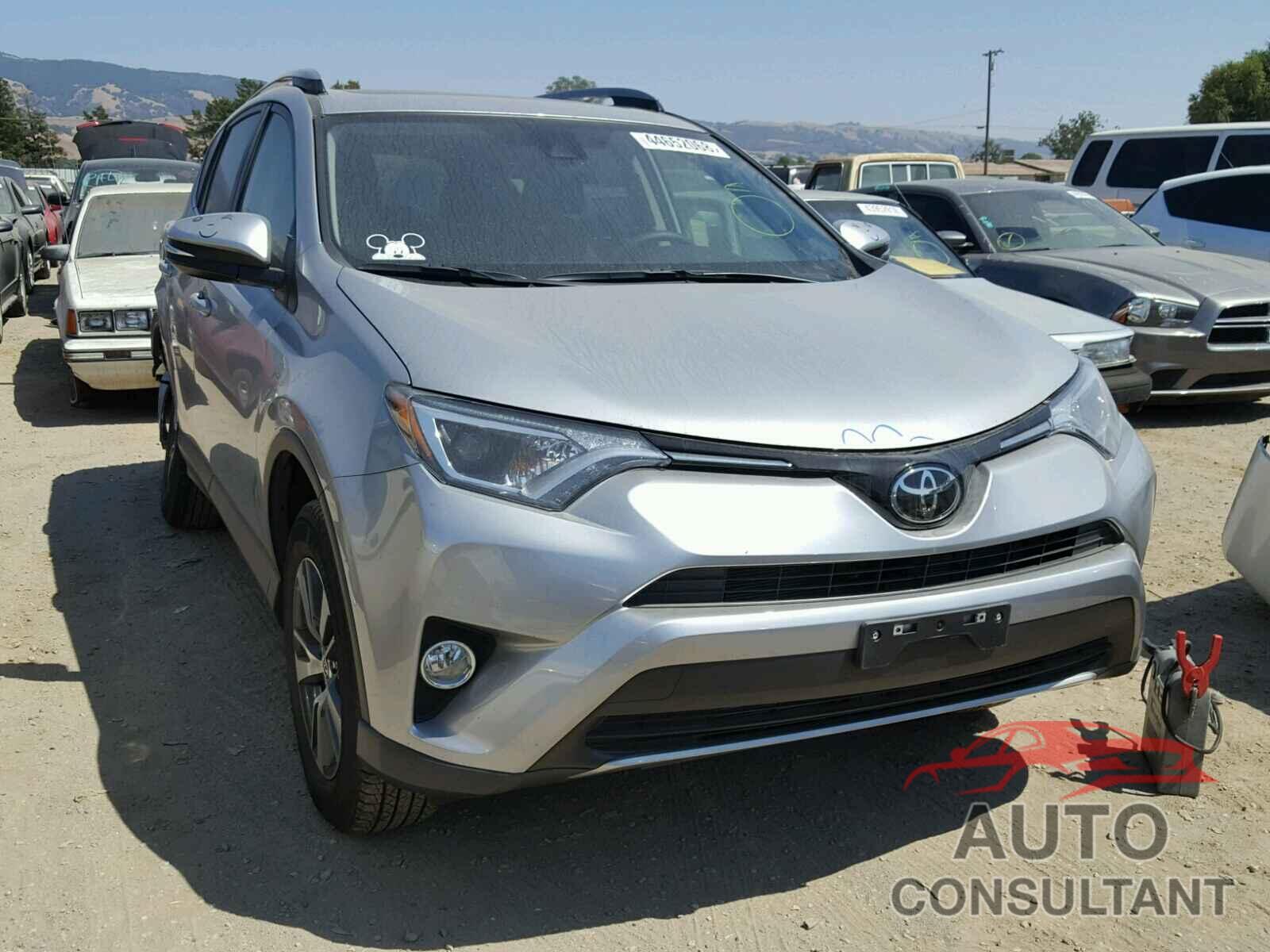 TOYOTA RAV4 XLE 2018 - JTMRFREVXJJ190495