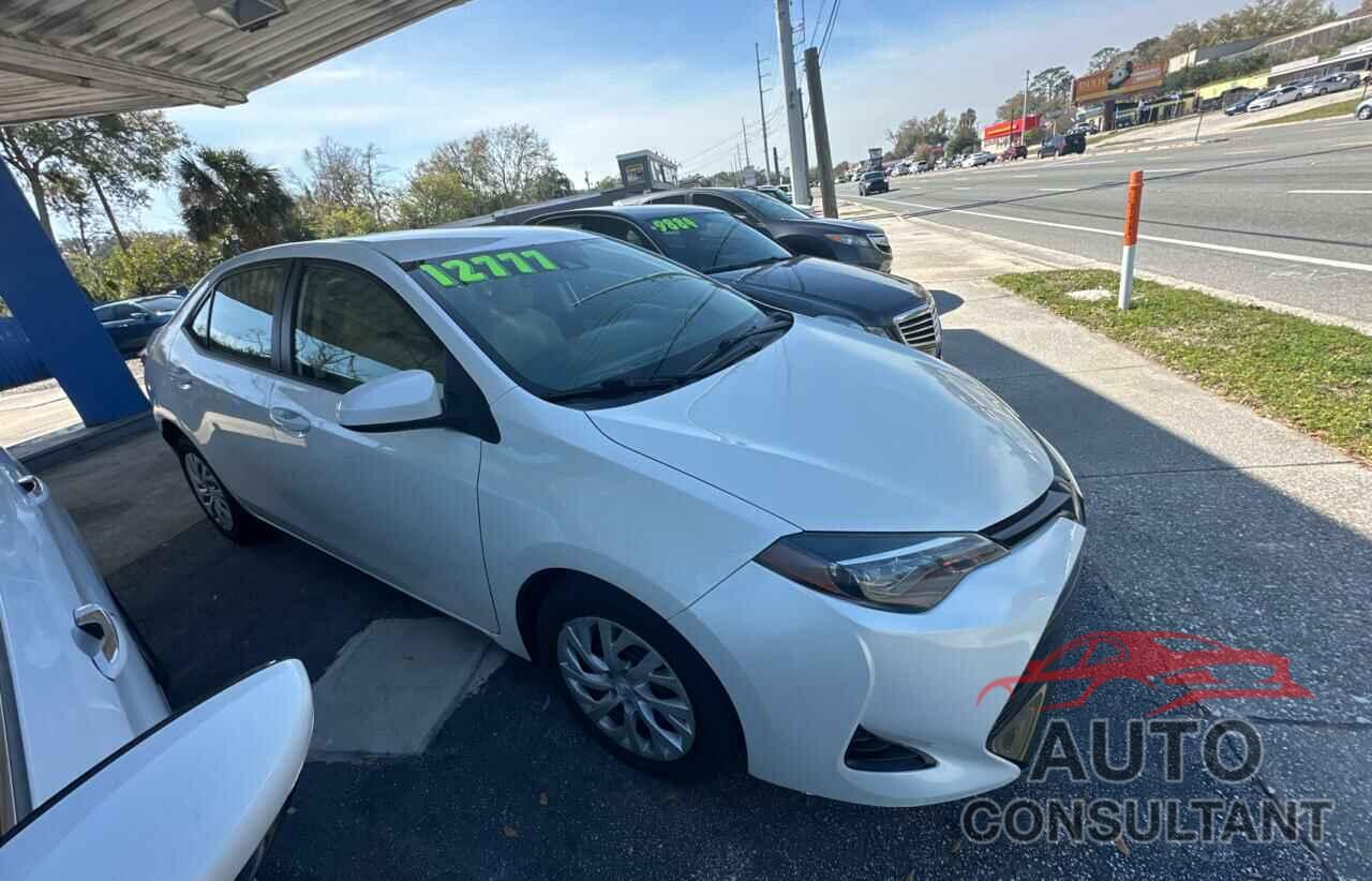 TOYOTA COROLLA 2018 - 5YFBURHE3JP775420