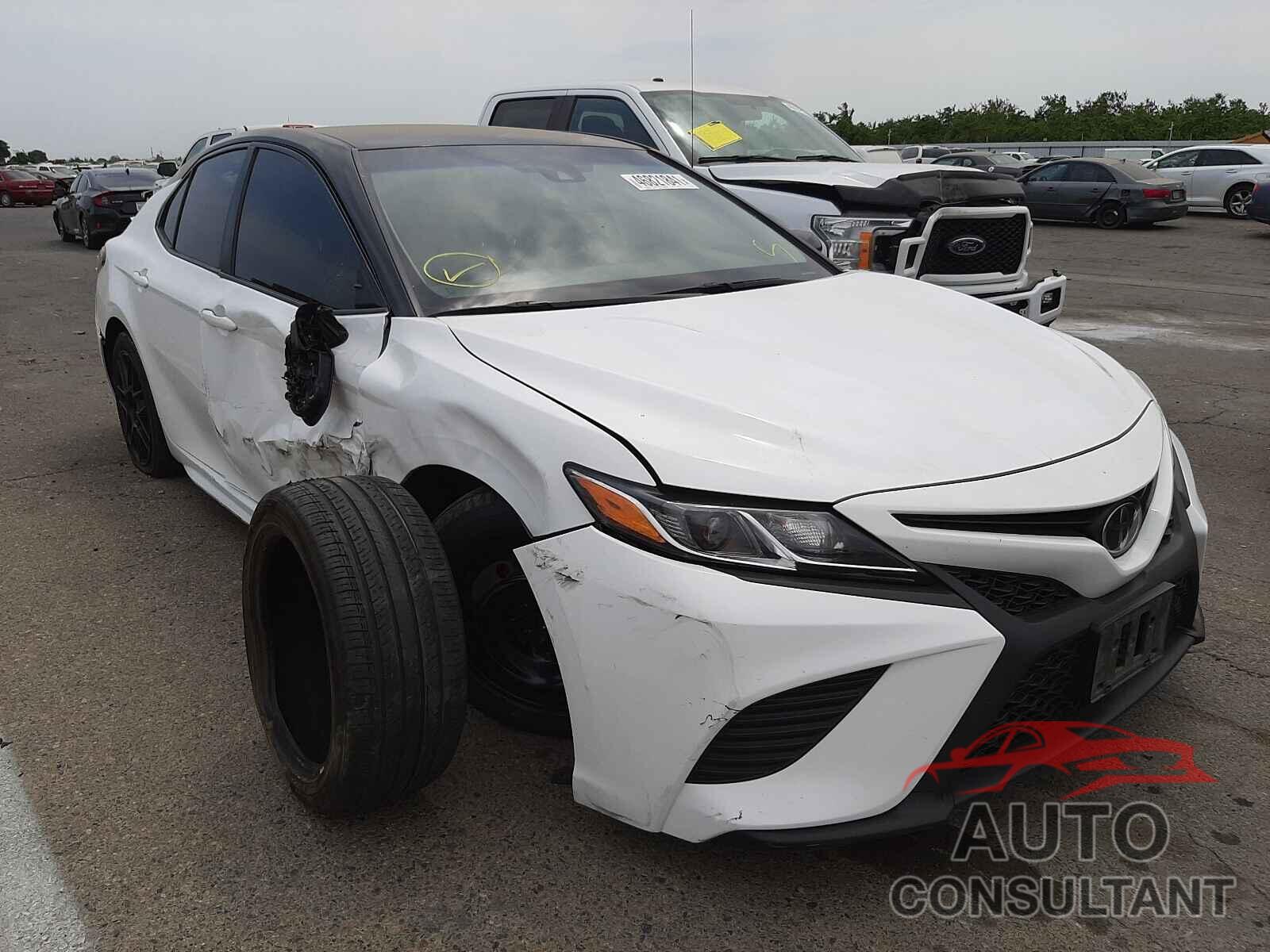 TOYOTA CAMRY 2018 - 4T1B11HK2JU595196