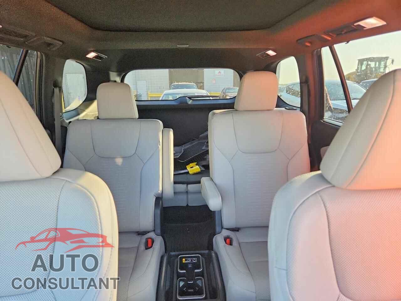 LEXUS UNKNOWN 2025 - 5TDAAAB69SS022071