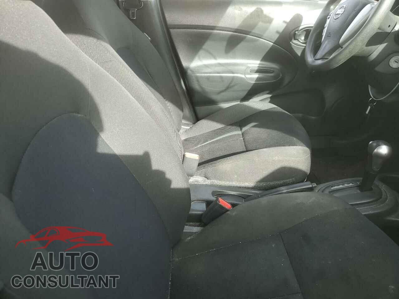 NISSAN VERSA 2018 - 3N1CE2CP2JL354032