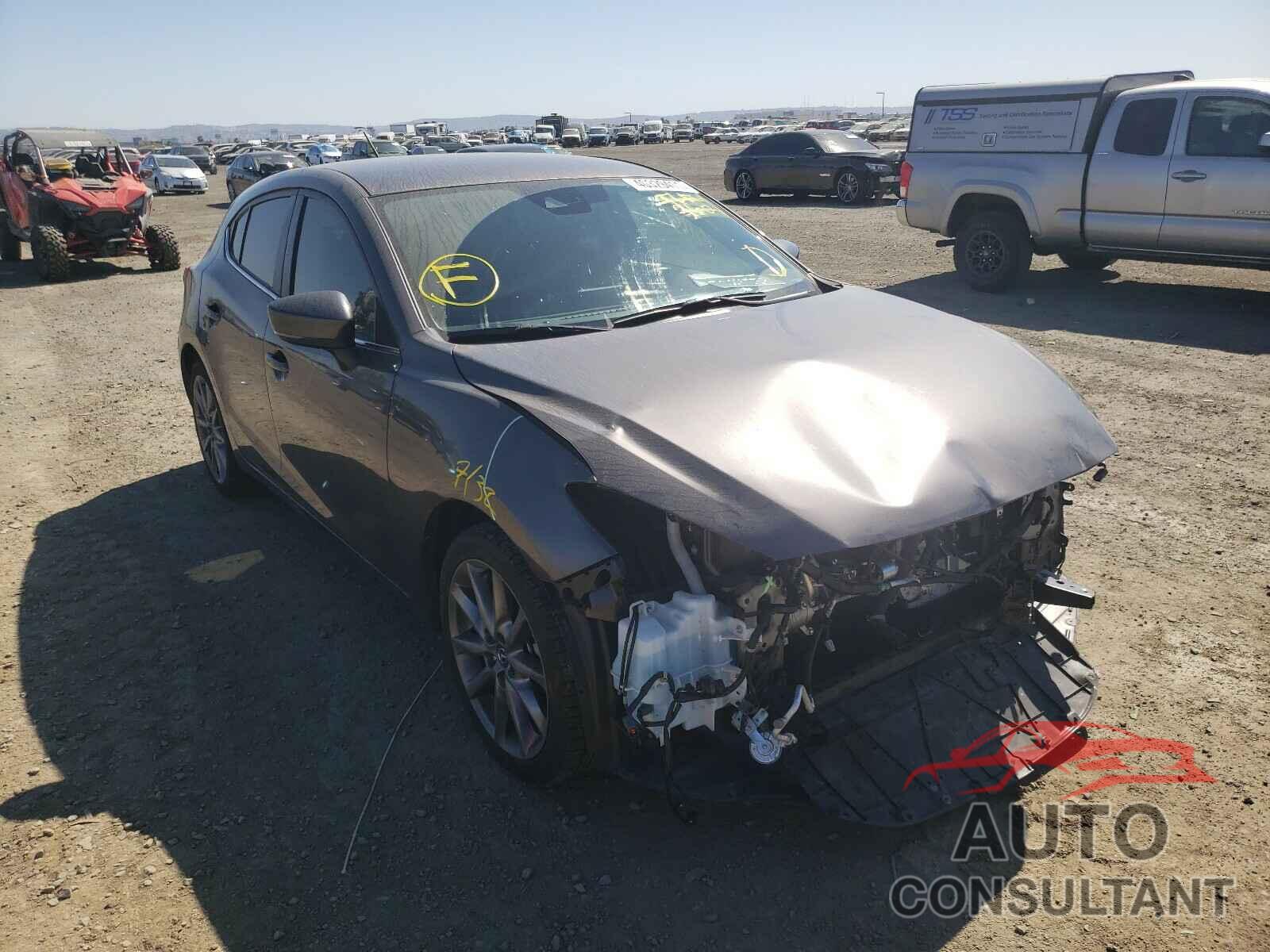 MAZDA 3 2018 - 3MZBN1L33JM233419