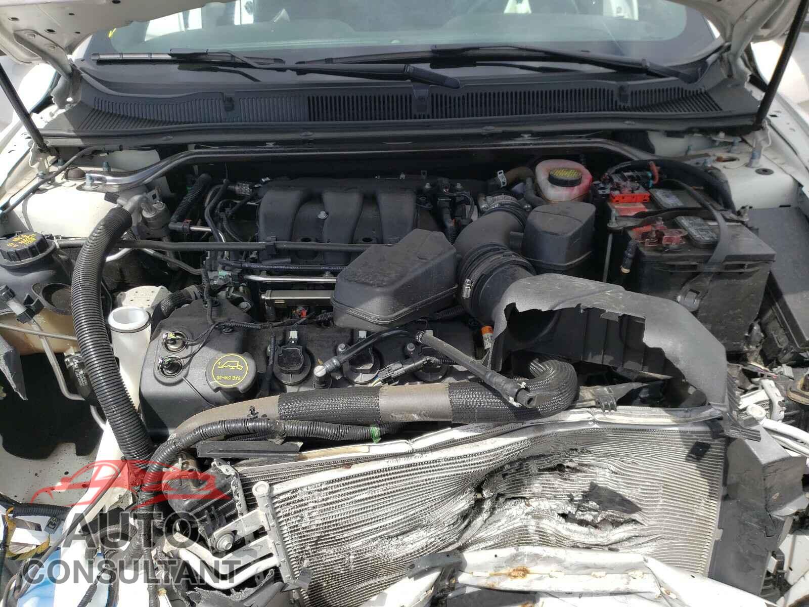 FORD TAURUS 2018 - 1FAHP2E85JG112221