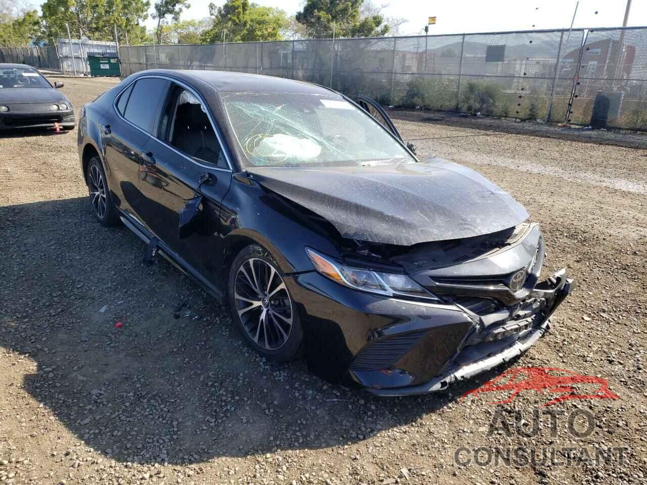 TOYOTA CAMRY 2018 - 4T1B11HK1JU051644