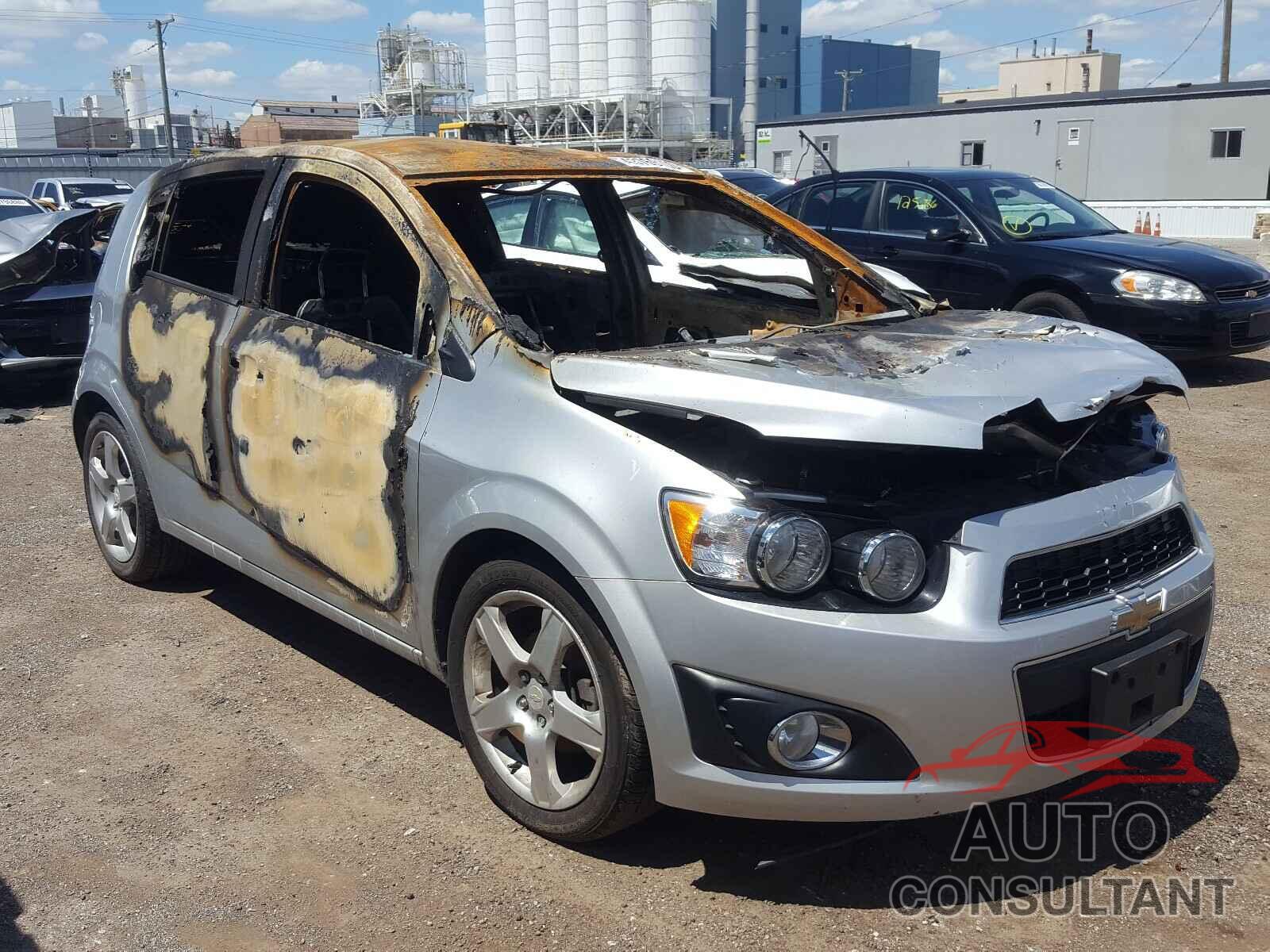 CHEVROLET SONIC 2016 - 1G1JE6SB6G4159298