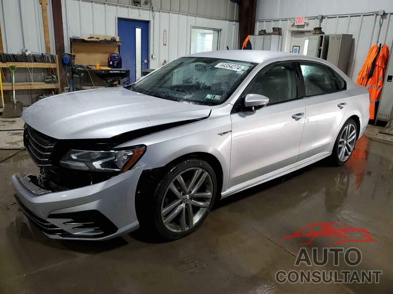 VOLKSWAGEN PASSAT 2018 - 1VWAA7A39JC028637