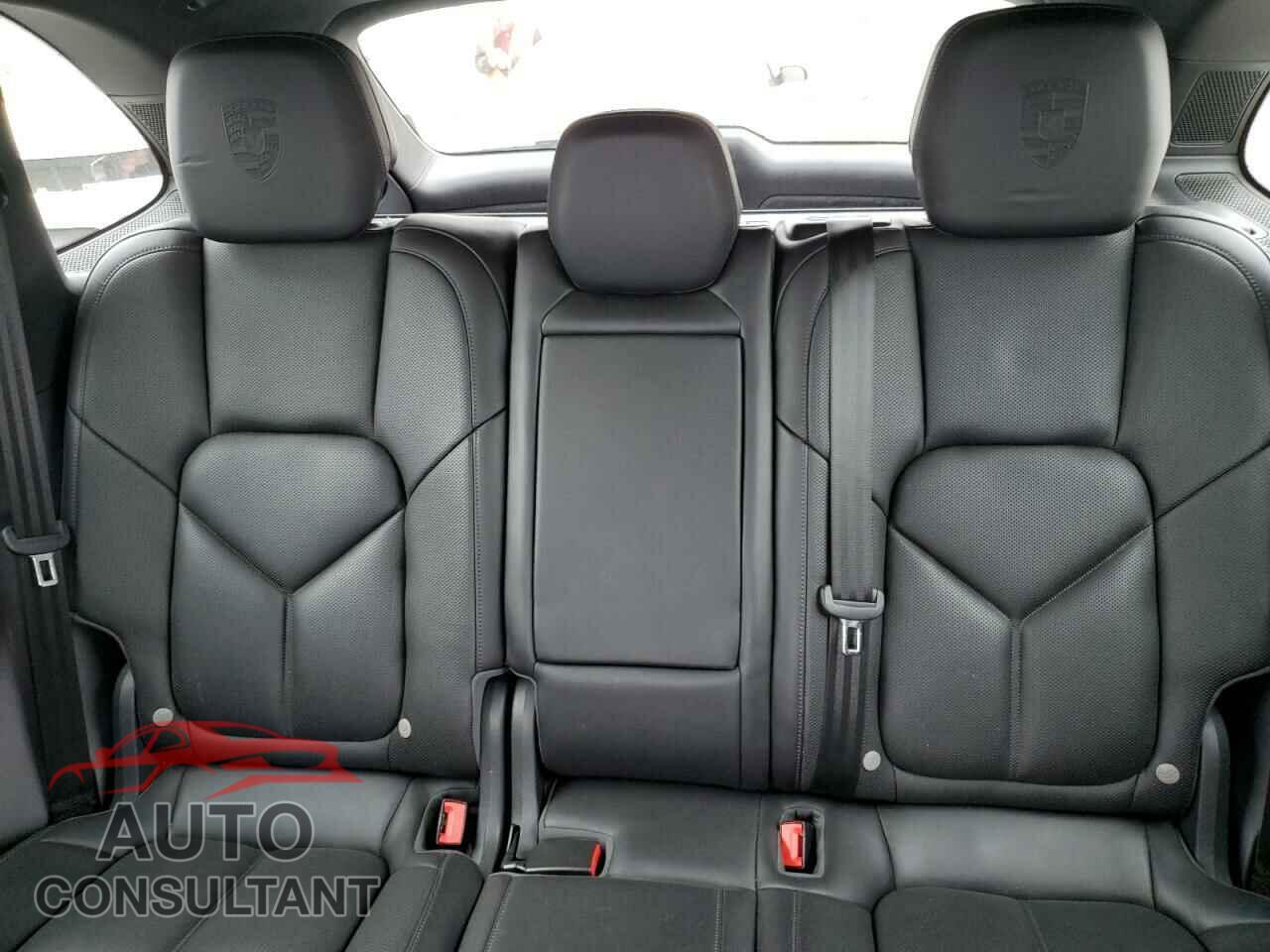PORSCHE CAYENNE 2017 - WP1AA2A22HKA84219