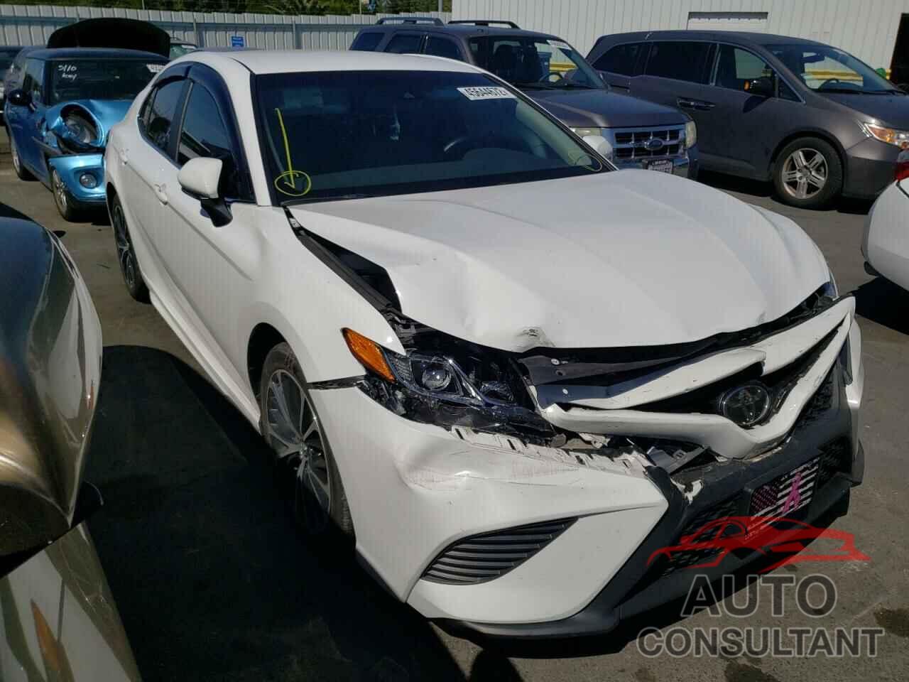 TOYOTA CAMRY 2018 - 4T1B11HK3JU029029
