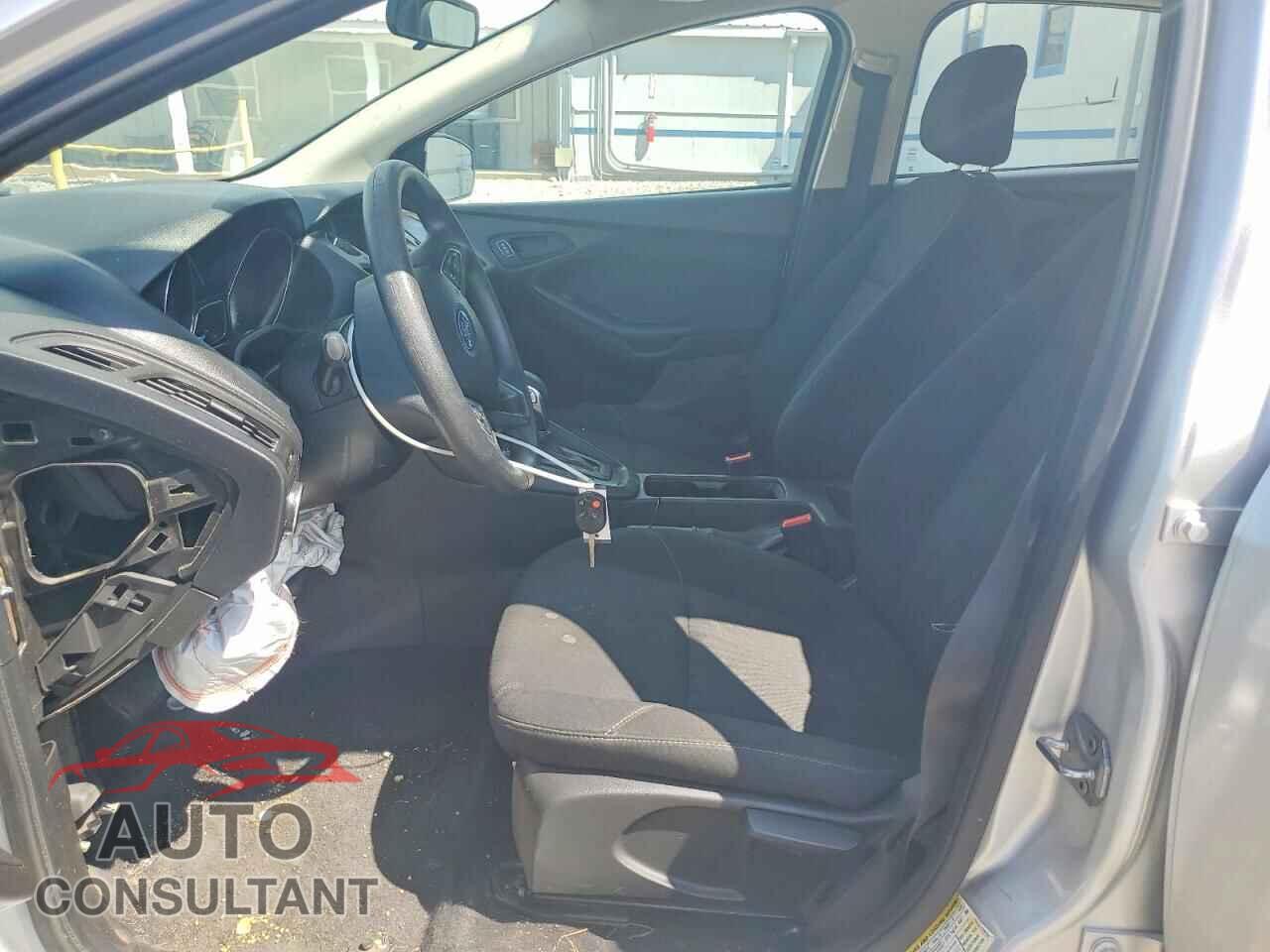FORD FOCUS 2017 - 1FADP3E28HL229759