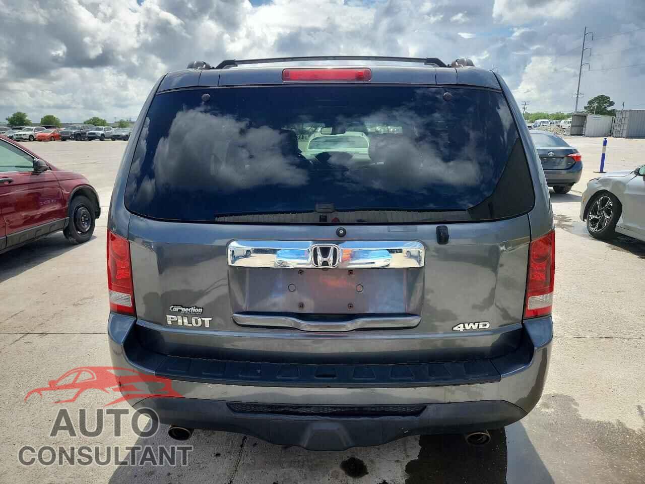 HONDA PILOT 2013 - 5FNYF4H50DB003559